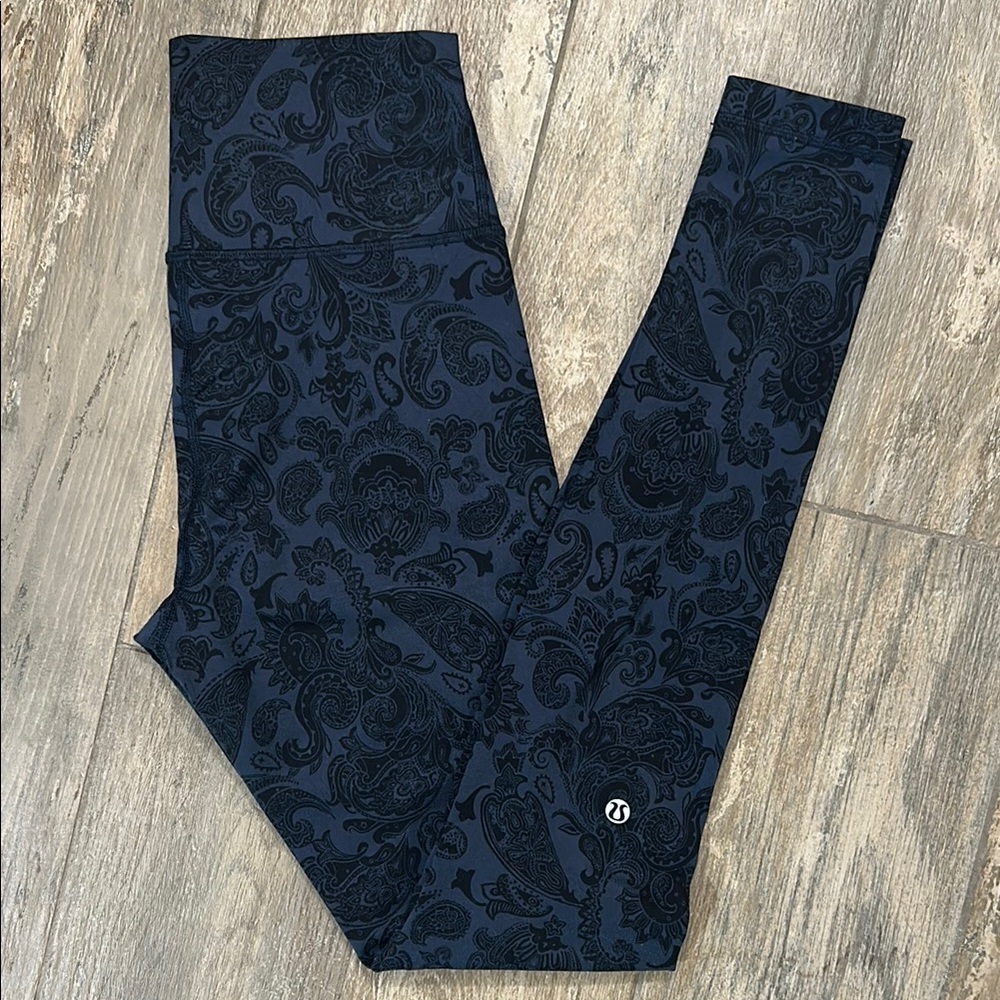 Lululemon Wonder Under Black & Navy Paisley Leggings